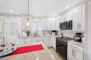 14 Blanchard St, West Babylon, NY 11704 - Photo 7