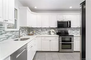 7 Atlantic Dr, Sound Beach, NY 11789 - Photo 9