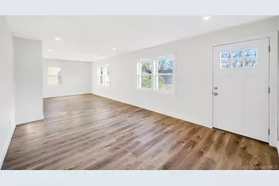 110 Monroe Avenue, Patchogue, NY 11772 - Photo 5