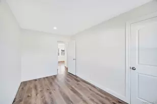 110 Monroe Ave, Patchogue, NY 11772 - Photo 15