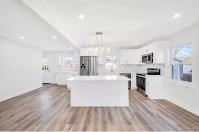 110 Monroe Avenue, Patchogue, NY 11772 - Photo 9