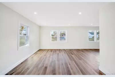 110 Monroe Avenue, Patchogue, NY 11772 - Photo 7