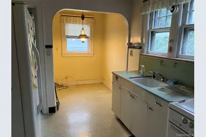 4627 Jayson Avenue, Great Neck, NY 11020 - Photo 13