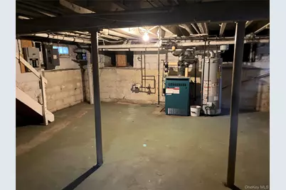 4627 Jayson Avenue, Great Neck, NY 11020 - Photo 15