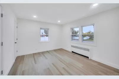 2737 Sheila Court, East Meadow, NY 11554 - Photo 11