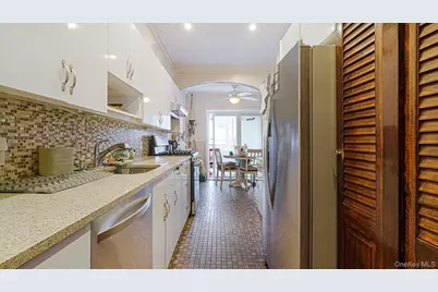 2521 Yates Avenue, Bronx, NY 10469 - Photo 9