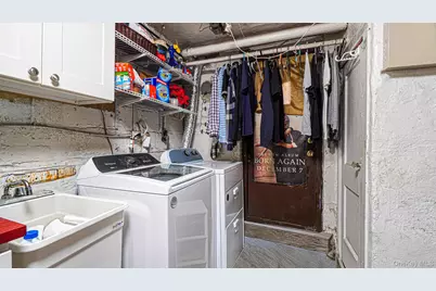 2521 Yates Avenue, Bronx, NY 10469 - Photo 17