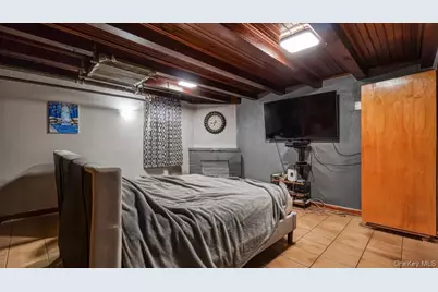 2521 Yates Avenue, Bronx, NY 10469 - Photo 23