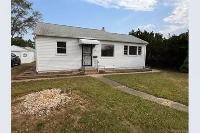 282 16th St, West Babylon, NY 11704 - Photo 1