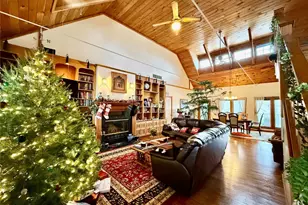 912-918 Hollow Rd, Salt Point, NY 12578 - Photo 9