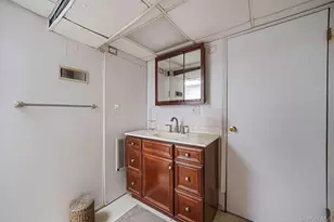 154A Woodrow Pkwy, West Babylon, NY 11704 - Photo 19