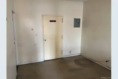 9307 Roosevelt Avenue, Jackson Heights, NY 11372 - Photo 11