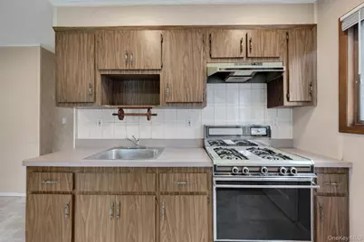 22 Heath Lane, East Northport, NY 11731 - Photo 9