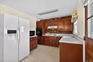 2 Kirkup St, Bay Shore, NY 11706 - Photo 13