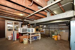 166-30 Gothic Dr, Jamaica, NY 11432 - Photo 25