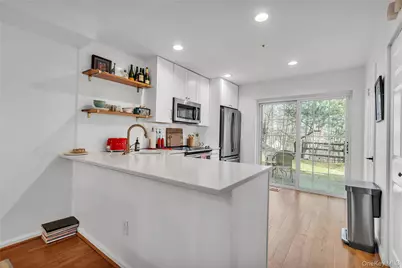 302 Park Ridge Lane, White Plains, NY 10603 - Photo 5