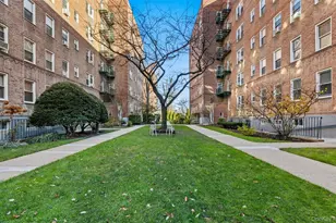 32 Cathedral Ave, Hempstead, NY 11550 - Photo 3