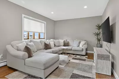 132 Roosevelt Avenue, Mineola, NY 11501 - Photo 3