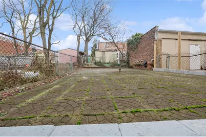 945 E 228th Street, Bronx, NY 10466 - Photo 9