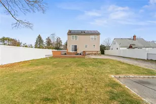 61 Fairway Ave, Riverhead, NY 11901 - Photo 13