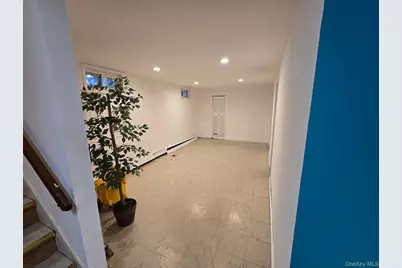 1095 Pinebrook Court, West Hempstead, NY 11552 - Photo 9