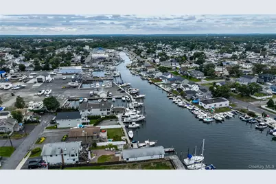 750 Shore Walk, Lindenhurst, NY 11757 - Photo 19