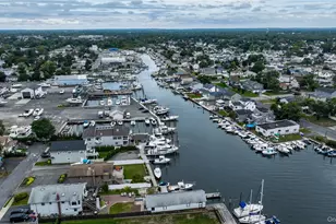 750 Shore Walk, Lindenhurst, NY 11757 - Photo 19