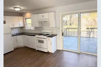 10 Revere Road, Port Washington, NY 11050 - Photo 3