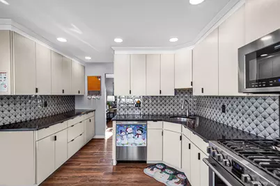 386 33rd Street, Lindenhurst, NY 11757 - Photo 5