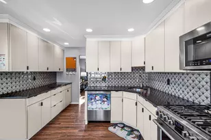 386 33rd St, Lindenhurst, NY 11757 - Photo 5