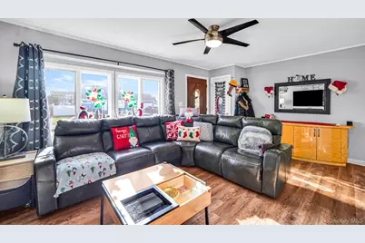 386 33rd Street, Lindenhurst, NY 11757 - Photo 3