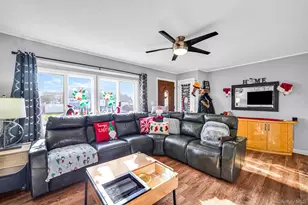 386 33rd St, Lindenhurst, NY 11757 - Photo 3