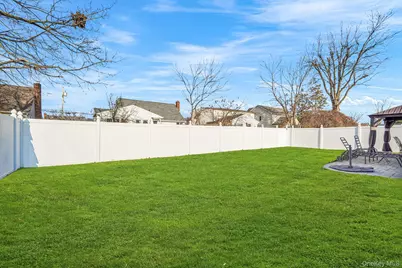 386 33rd Street, Lindenhurst, NY 11757 - Photo 17