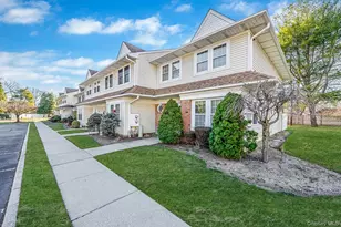 11 Gazebo Ln, Holtsville, NY 11742 - Photo 3