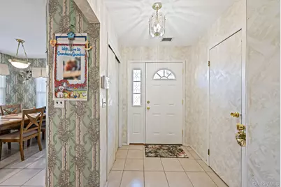 11 Gazebo Lane, Holtsville, NY 11742 - Photo 7