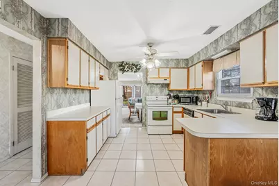 11 Gazebo Lane, Holtsville, NY 11742 - Photo 9