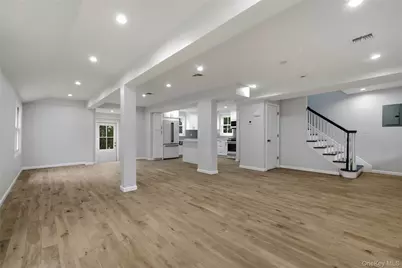 17 Tatterson Street, Roslyn, NY 11576 - Photo 11