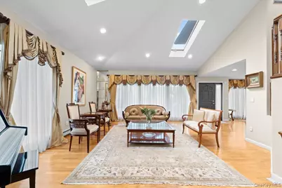 47 Berkshire Road, Great Neck, NY 11023 - Photo 7