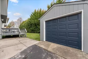 47 Berkshire Rd, Great Neck, NY 11023 - Photo 35