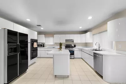 47 Berkshire Road, Great Neck, NY 11023 - Photo 21