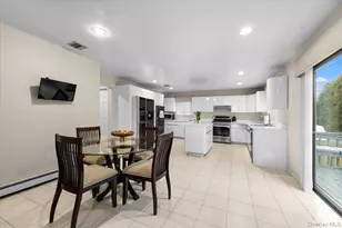 47 Berkshire Rd, Great Neck, NY 11023 - Photo 17