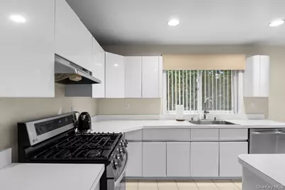 47 Berkshire Road, Great Neck, NY 11023 - Photo 23