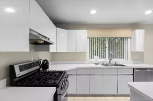 47 Berkshire Rd, Great Neck, NY 11023 - Photo 23