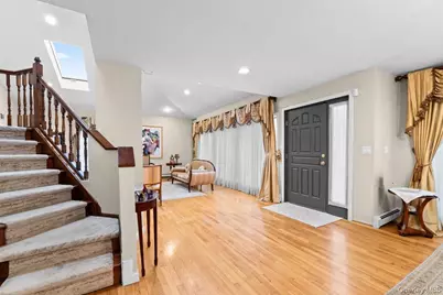 47 Berkshire Road, Great Neck, NY 11023 - Photo 3