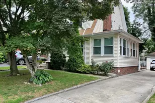 21 Nassau Rd, Great Neck, NY 11021 - Photo 9