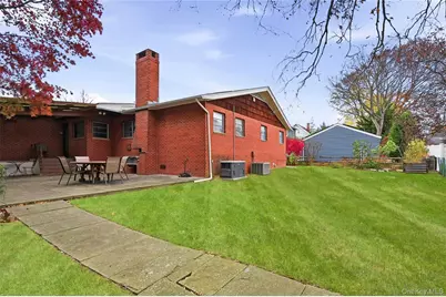 11 Washington Place, Port Washington, NY 11050 - Photo 5