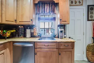 122 Hamilton Rd, Hempstead, NY 11550 - Photo 7