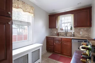 469 Minnieford Avenue, Bronx, NY 10464 - Photo 9