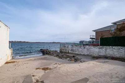 469 Minnieford Avenue, Bronx, NY 10464 - Photo 19