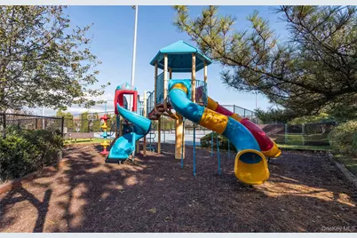 100 Daly Boulevard #1402, Oceanside, NY 11572 - Photo 29